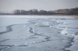 Спасатели напомнили губкинцам правила безопасного поведения на льду 