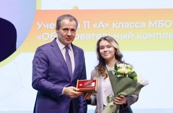 Вячеслав Гладков вручил награды лучшим добровольцам Белгородской области