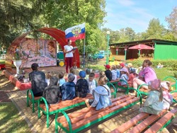 Жители посёлка Троицкий отметили День Государственного флага РФ праздничными мероприятиями 