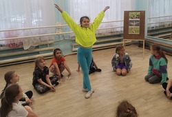 Троицкие дети стали участниками урока-развлечения «Танцуем как животные»