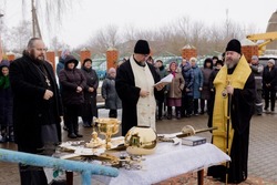 Епископ Софроний совершил освящение накупольного креста Свято-Никольского храма села Коньшино