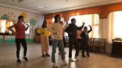 Коллектив Троицкого ЦКР Губкинского горокруга организовал развлекательный урок