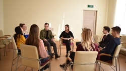 Сотрудники губкинского ЦМИ организовали тренинг для участников дебатного клуба