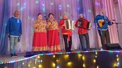 Творческие коллективы Уколовского ДК посетили с выездным концертом село Вислая Дубрава