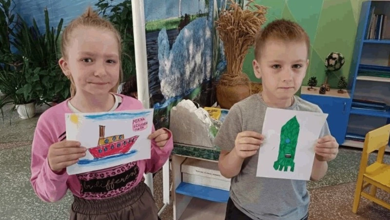 Юные таланты посёлка Троицкий посетили яркое мероприятие «В мире красок»