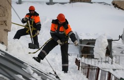 Губкинские власти напомнили работодателям о соблюдении правил безопасности при уборке снега 
