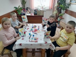 Мастер-класс «Открытка к 8 марта» прошёл в ЦКР села Сергиевка Губкинского горокруга 