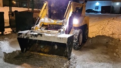 Коммунальщики продолжили расчистку снега в Губкинском городском округе