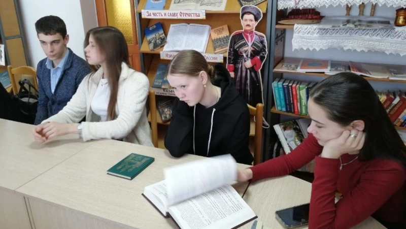 Скороднянские библиотекари провели час духовной культуры «Путь слова»