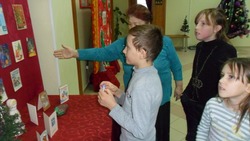 Жители Казацкой Степи создали выставку старых новогодних открыток