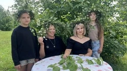 Скородняне приняли участие в увлекательном мастер-классе «Купальский венок»