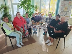 Культработники села Мелавое поздравили односельчан с Международным днём пожилых людей