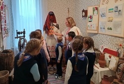 Юные жители посёлка Троицкий губкинской территории посетили комнату традиционной культуры