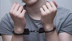 Губкинские полицейские задержали двух подростков при закладке наркотиков
