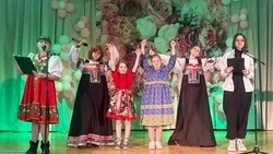 Теплоколодезянцы подготовили подарок для работников Дома культуры – миниатюру праздничного концерта