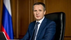 Вячеслав Гладков поздравил работников бытового обслуживания населения и ЖКХ с праздником