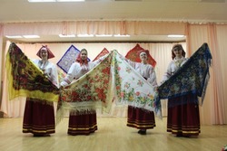 Встреча «Русские платки — отражение души» прошла в ЦКР села Чуево губкинской территории 