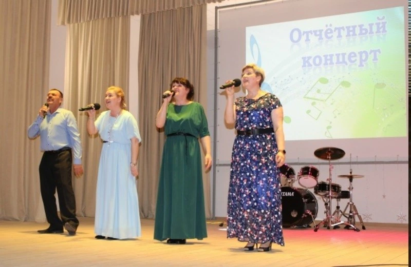 Коньшинские культработники провели отчётный концерт