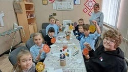 Юные жители села Ивановка посетили увлекательный мастер‑класс «Крашенка на счастье»