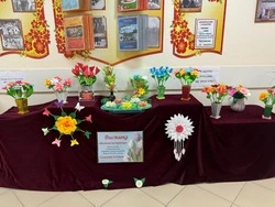 Выставка «Весеннее настроение» открылась в ЦКР села Сергиевка губкинской территории 