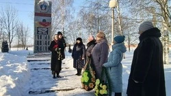 Мелавцы возложили венки и цветы к памятнику погибшим воинам-землякам в день освобождения села