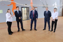 Михаил Лобазнов и Ильдар Искаков посетили спортивные объекты Губкина 