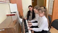Троицкая детская школа искусств продолжила обучать юных жителей Губкинского горокруга