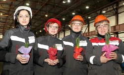 Лебединский ГОК поздравил работниц с 8 Марта