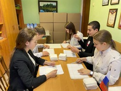 Школьники села Бобровы Дворы приняли участие в акции «Салфетки для госпиталя своими руками»