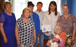 Жительница посёлка Троицкий Анна Тукачёва отметила 95-й день рождения 