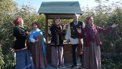 Сергиевкие культработники Губкинского горокруга поздравили земляков с Днём села