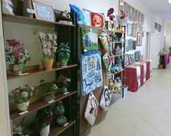 Выставка «Родники народных талантов» открылась в Доме культуры села Сапрыкино губкинской территории