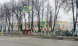 Обустройство пешеходных переходов вблизи образовательных учреждений продолжилось в Губкине 