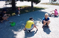 Юные жители посёлка Троицкий губкинской территории стали участниками фестиваля «Я рисую лето» 