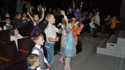 «Единая Россия» провела новогодние праздники для детей