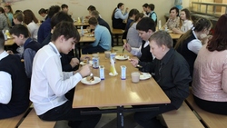 Горячий завтрак и обед. Губкинские журналисты продегустировали питание в школах