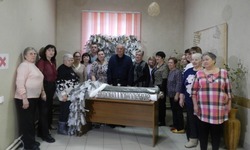 Фонд «Поколение» подарил ткань для плетения маскировочных сетей и пряжу губкинским волонтёрам 