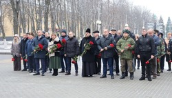 Губкинцы возложили цветы в День Героев Отечества