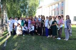 Торжественное вручение аттестатов прошло в школе села Бобровы Дворы губкинской территории 