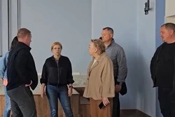 Оксана Козлитина проконтролировала ход ремонта в школах Губкинского горокруга