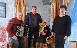 Жительницы Сапрыкинской территории получили медали «80 лет Победы в Великой Отечественной войне»