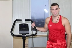 Губкинец Забар Курчин открыл спортивный клуб благодаря соцконтракту