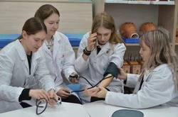 Медицинские классы продолжили работать в школах Белгородской области 