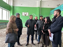 Михаил Лобазнов проконтролировал ход капитального ремонта губкинской школы №17