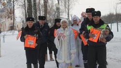 Губкинские полицейские и общественники поздравили нуждающихся детей