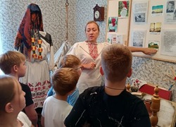 Экскурсия в комнату традиционной культуры «Путешествие в прошлое» прошла в ЦКР посёлка Троицкий 