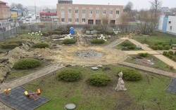 Работы по благоустройству сквера на улице Фрунзе продолжились в Губкине 