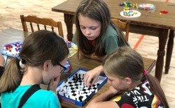 Юные жители посёлка Троицкий приняли участие в шахматном турнире «Игра королей»