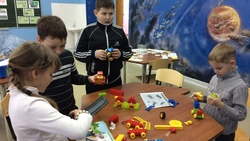 Троицкие школьники освоили Лего-конструирование