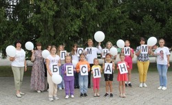 Троицкие культработники организовали акцию «Мы – вместе! Дети против террора»